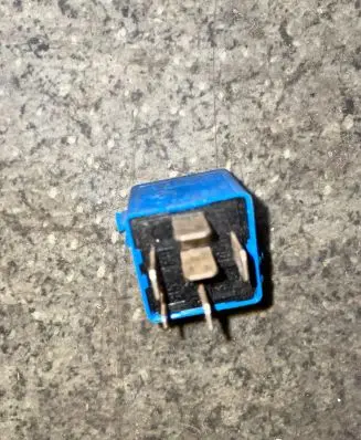 BMW 5 E39 Other relay 8350566