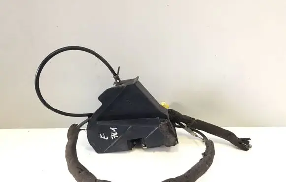 Nissan Juke I F15 Front door lock X12CFRS
