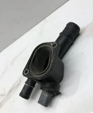 Volkswagen PASSAT B6 Thermostat/thermostat housing 038121132