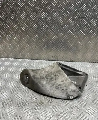 BMW 5 E60 E61 Engine mounting bracket 6771069 13807410 ENAC46000