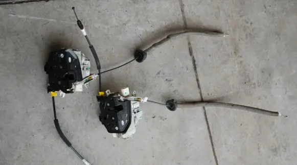 Loading door lock