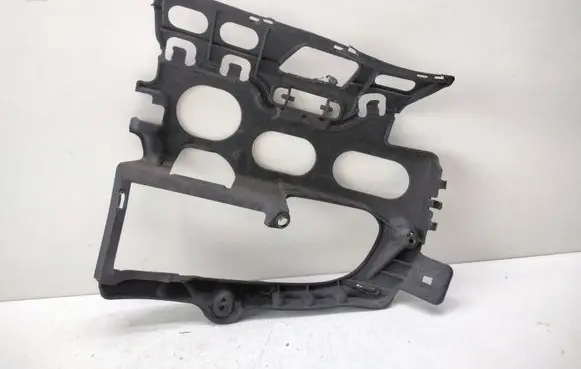 Front bumper mounting bracket
