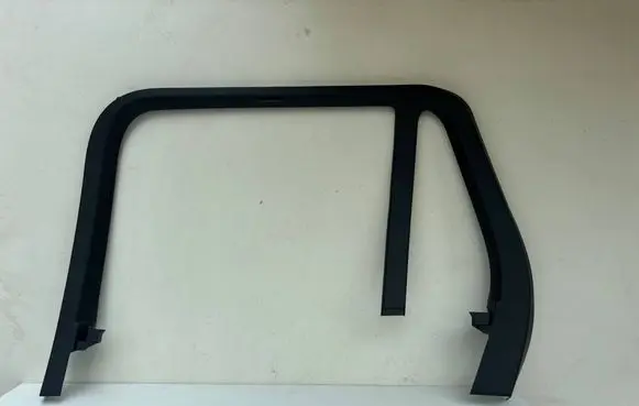 Volvo XC90 Rear door window/glass frame 32285381