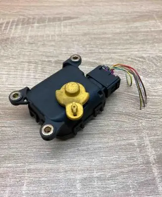 Audi A4 S4 B5 8D Air flap motor/actuator 8D2820511C 0132801122 WITHPLUG