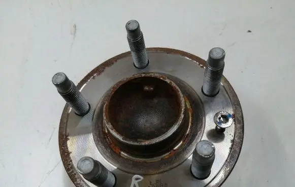 Opel Mokka Rear wheel hub 13593158