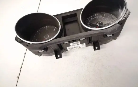 Volkswagen Golf VI Speedometer (instrument cluster) 5k0920860j