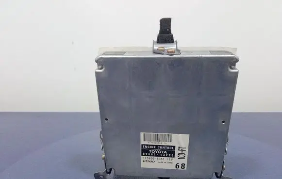 Toyota Corolla E120 E130 Engine control unit/module ECU 89661-13270