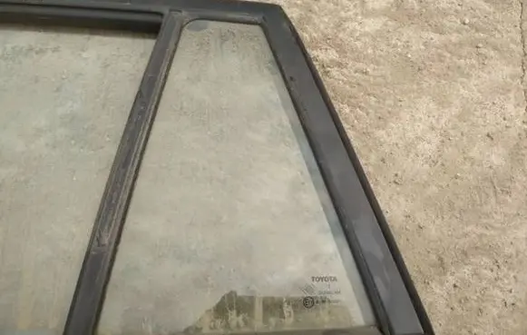 Toyota Verso Rear vent window glass 