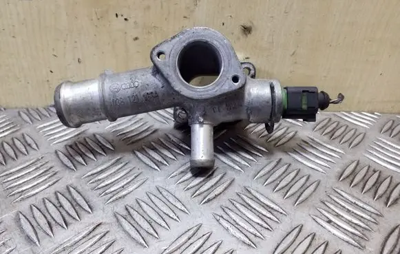 Volkswagen Golf IV Engine coolant pipe/hose 038121133A