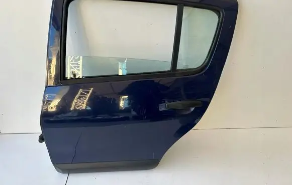 Dacia Sandero Rear door