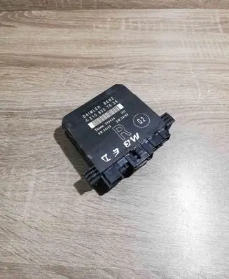 Mercedes-Benz E W210 Door control unit/module 2108207626