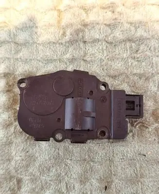 Mercedes-Benz C W204 Air flap motor/actuator EFB330 K9749 02052007