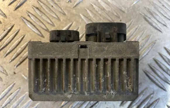 Opel Corsa D Glow plug pre-heat relay 55574293