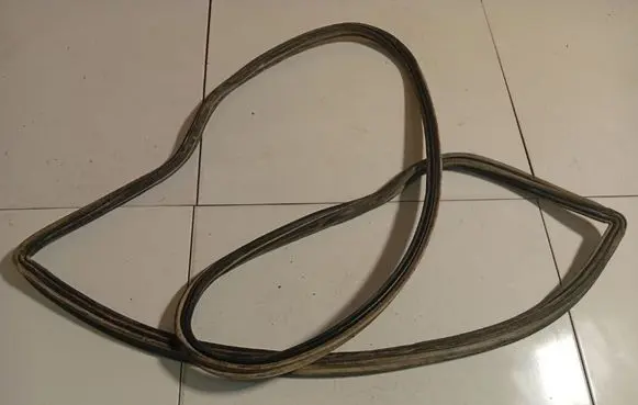 Audi A6 S6 C5 4B Trunk rubber seal (body) 