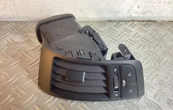 Toyota Land Cruiser (J200) Dashboard side air vent grill/cover trim 5568760100