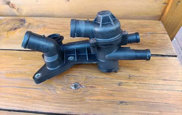 Thermostat/thermostat housing