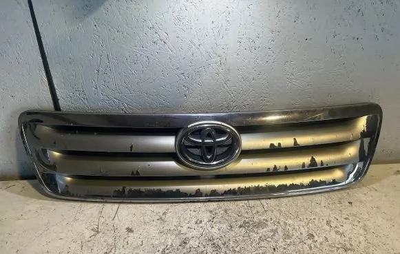 Toyota Avensis Verso Front bumper upper radiator grill 5311144110 441110
