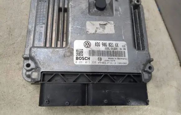 Volkswagen Touran I Engine control unit/module 03G906021KK 1039S15970 0281013228