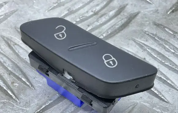 Volkswagen Eos Central locking switch button 1Q0962126B