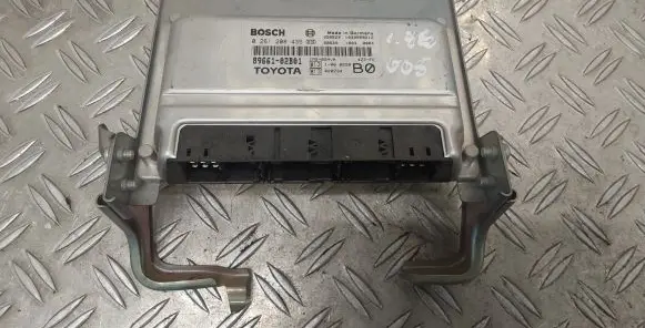 Toyota Corolla E120 E130 Engine control unit/module 8966102B01