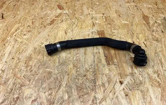 Mercedes-Benz C W205 Engine coolant pipe/hose