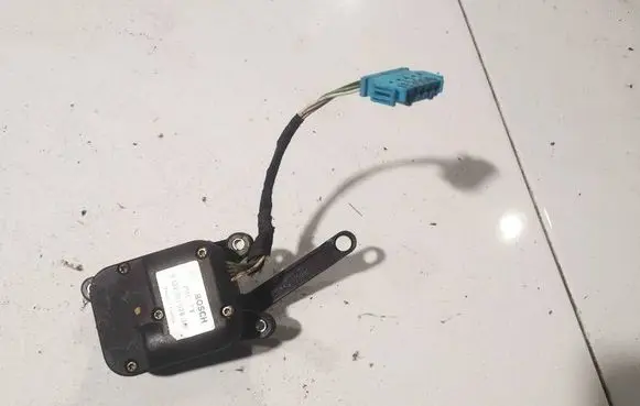 Audi A4 S4 B5 8D Air flap motor/actuator 0132801028