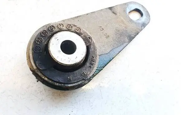 Peugeot 508 Engine mount bracket 