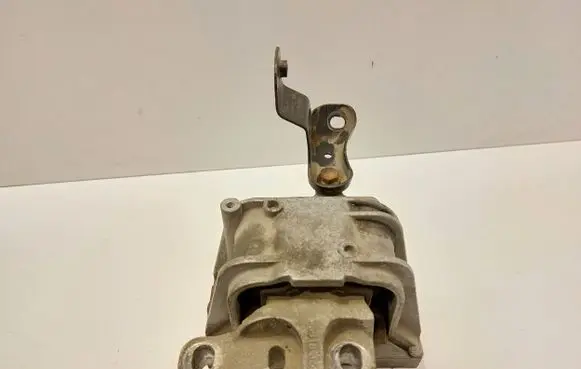 Engine mount bracket