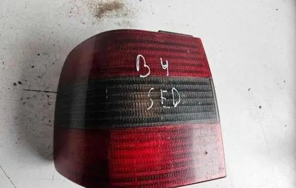 Volkswagen PASSAT B4 Rear/tail lights 3A5945257