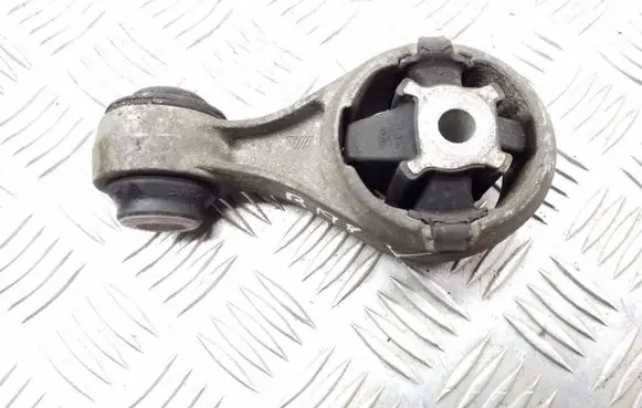 Nissan Qashqai Engine mount bracket