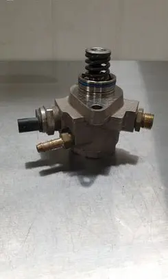 Volkswagen Polo V 6R Mechanical fuel pump 04E127026L