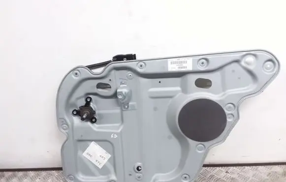 Rear door manual window regulator