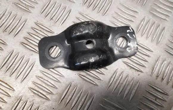 Chrysler Pacifica Sway bar bush bracket, front 68231840