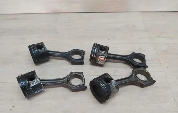 Toyota Avensis T220 Piston 