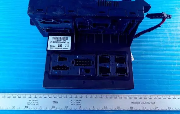Mercedes-Benz E W211 Fuse module 2115453901 A2115403107