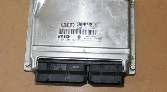 Audi A4 S4 B7 8E 8H Engine control unit/module 3B0907551K