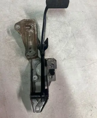 Volvo V50 Brake pedal 