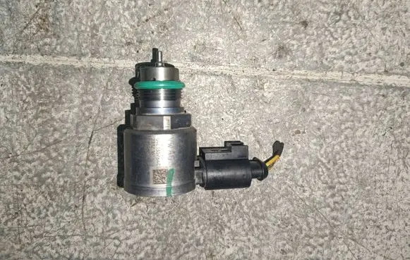Audi A6 S6 C7 4G Fuel pressure regulator 04L130764C