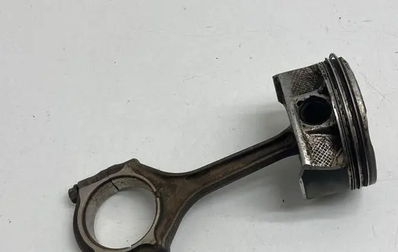 Ram 1500 Piston with connecting rod 