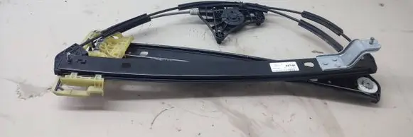 Rear window lifting mechanism without motor