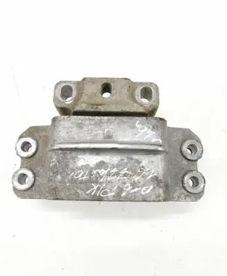 Volkswagen PASSAT B6 Engine mount bracket 3C0199555