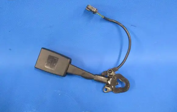 Front seatbelt buckle