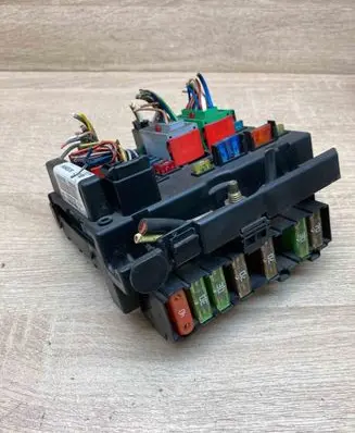 Peugeot 307 Fuse module 9646405280 22423011