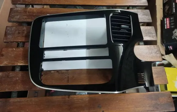 Radio/GPS head unit trim