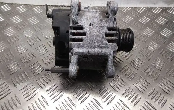 Skoda Octavia Mk2 (1Z) Generator/alternator 06F903023C