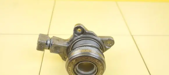 Ford Kuga II Clutch slave cylinder DG917A564AB T8MA