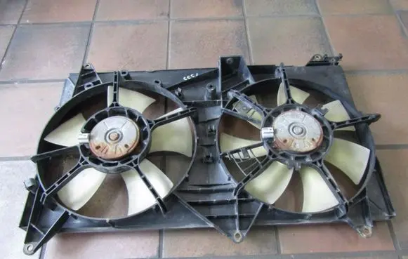 Toyota Avensis Verso Radiator cooling fan shroud