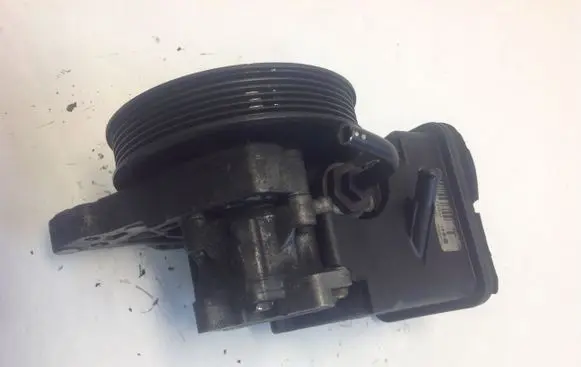BMW 3 E46 Power steering pump 6756575 32417787106