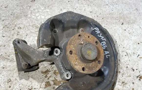 Rear wheel hub spindle/knuckle