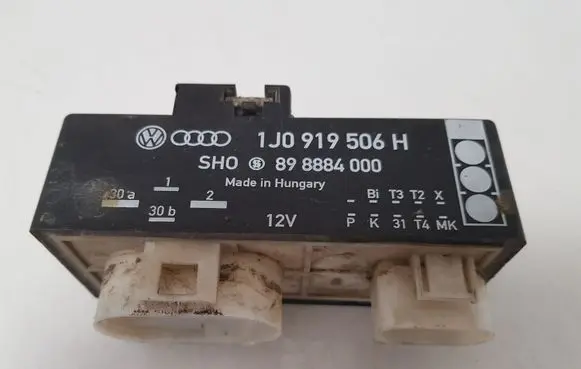 Skoda Octavia Mk1 (1U) Coolant fan relay 1J0919506H